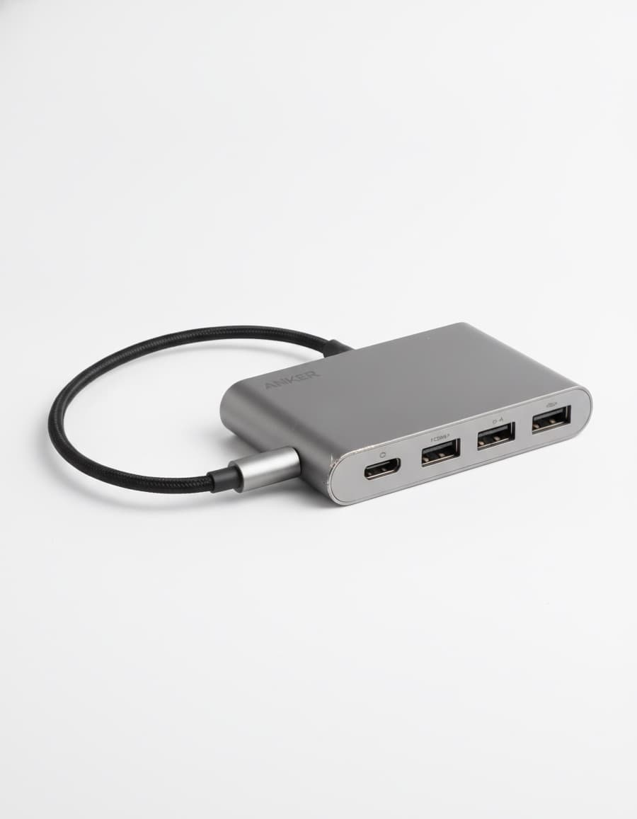 USB-C hub 7-in-1 — pre-owned